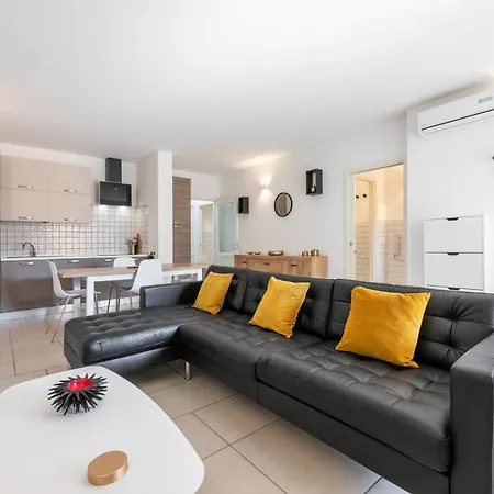 Via Giardini 18 빌라시미우스